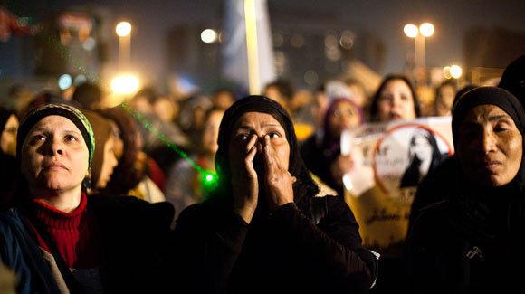 Mısır’da Tahrir’i, tüm dünyada meydanları terk etmeyeceğiz!