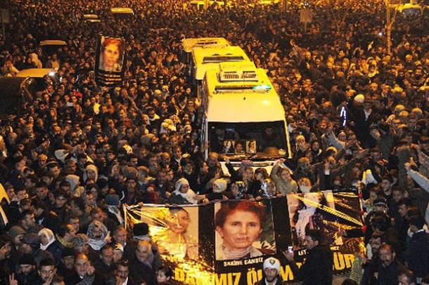 DEYK/CRFI partileri Paris suikastının hesabını soruyor