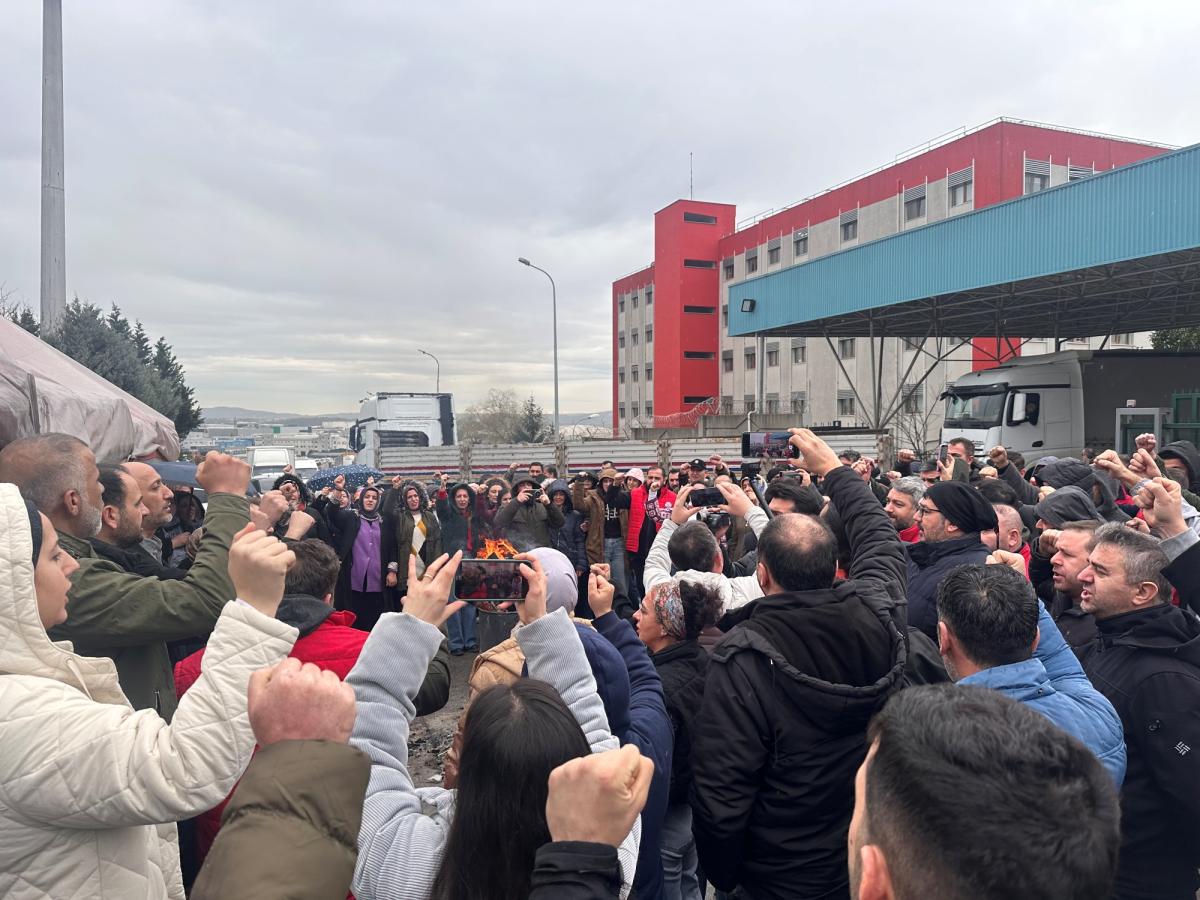 İş aş hürriyet mücadelesinin öncüsü Smart Solar işçilerinin bileğini yedi düvel bükemedi!
